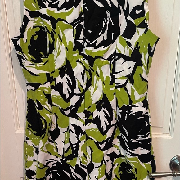 Ronni Nicole Women’s Floral Sleeveless Dress in Green and Black 8P - Picture 3 of 4